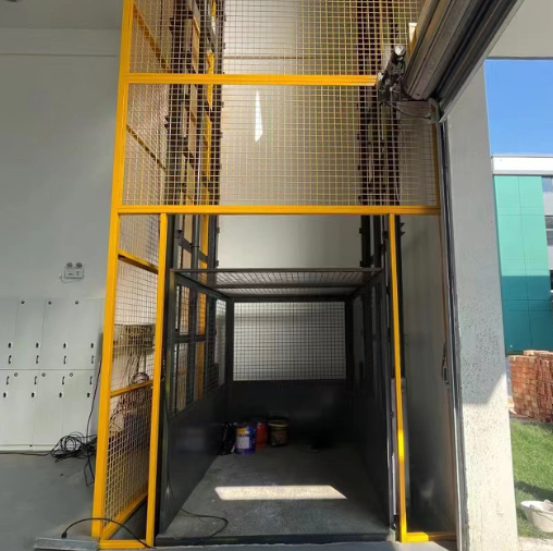 上安乡导轨式升降机助力物流园破解运输难题